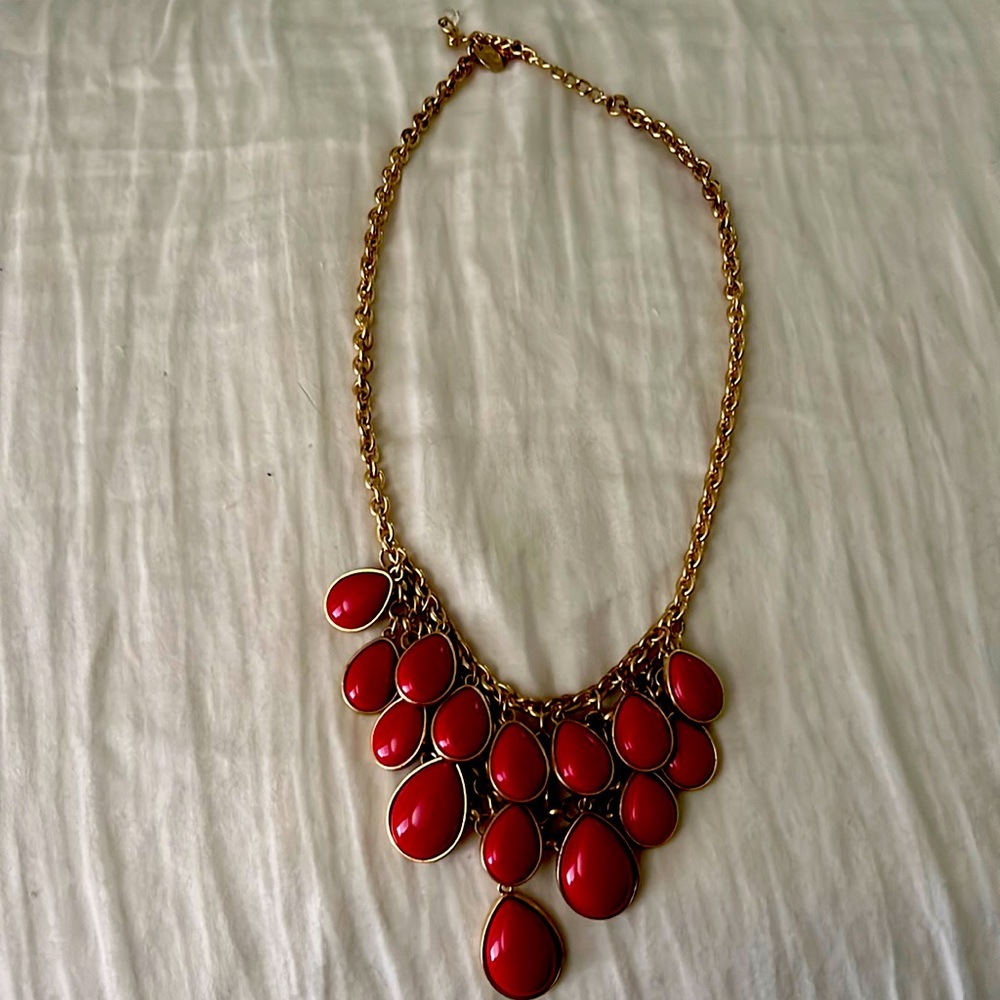 Such a beautiful necklace on. You will get lots of compliments